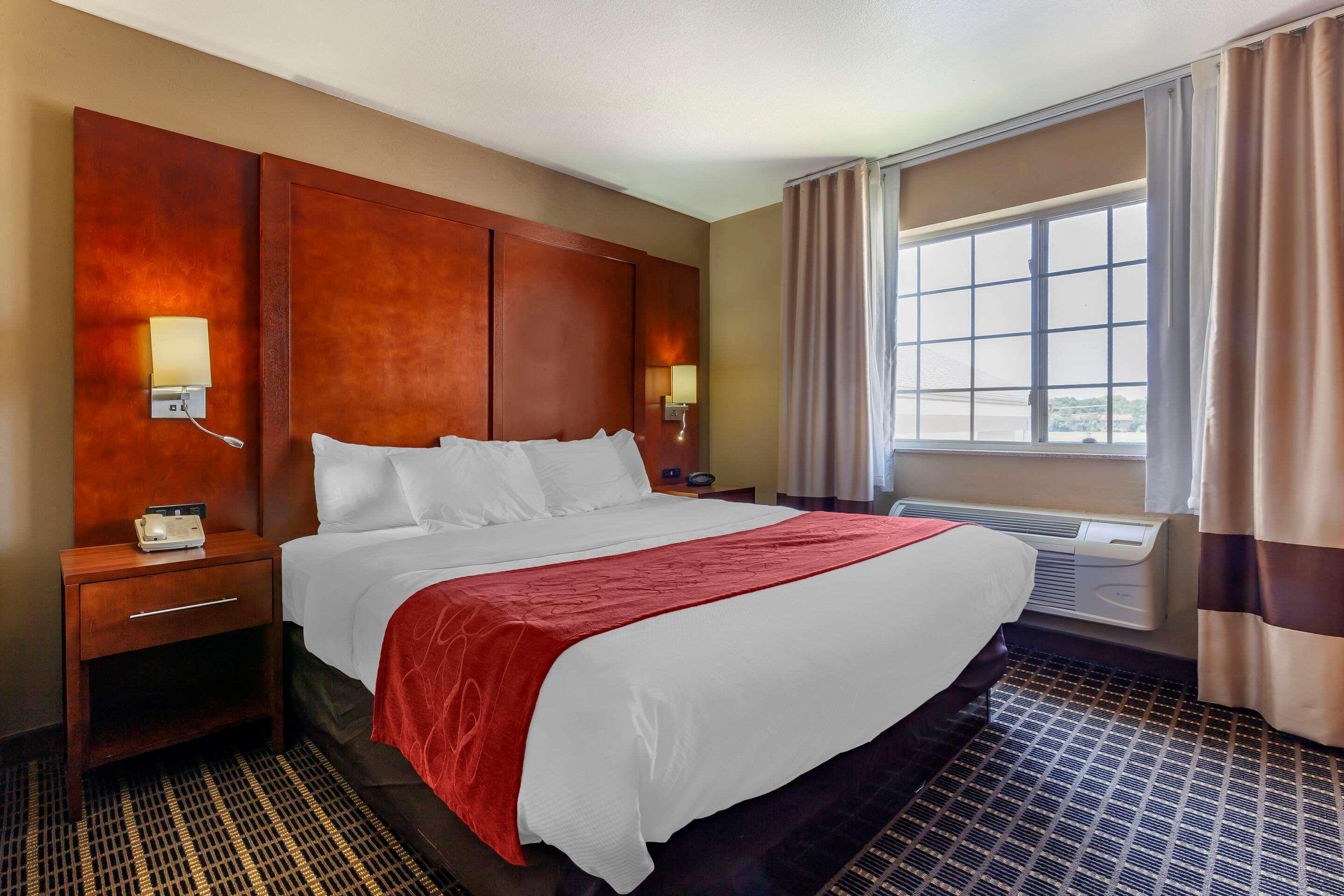 คอมฟอร์ต สวีท เดลาแวน - เลค เจนีวา แอเรีย Hotel ภายนอก รูปภาพ