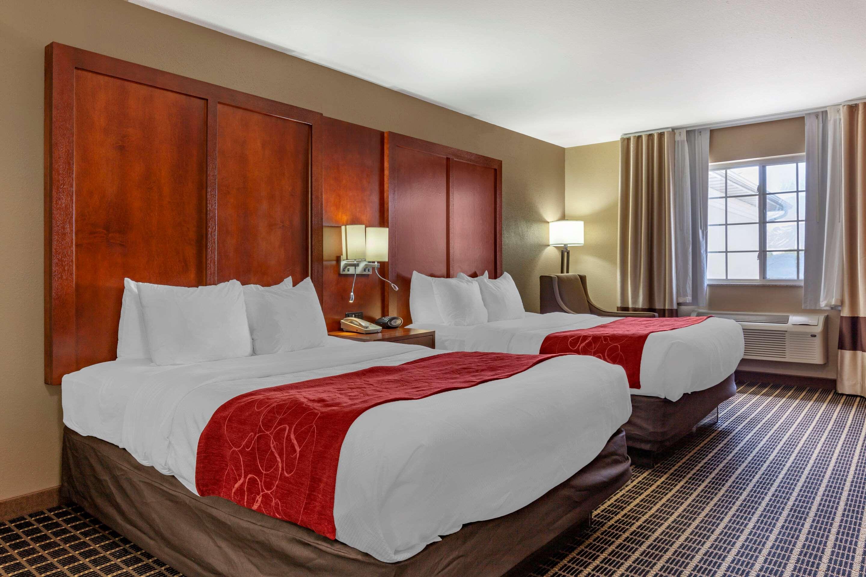คอมฟอร์ต สวีท เดลาแวน - เลค เจนีวา แอเรีย Hotel ภายนอก รูปภาพ