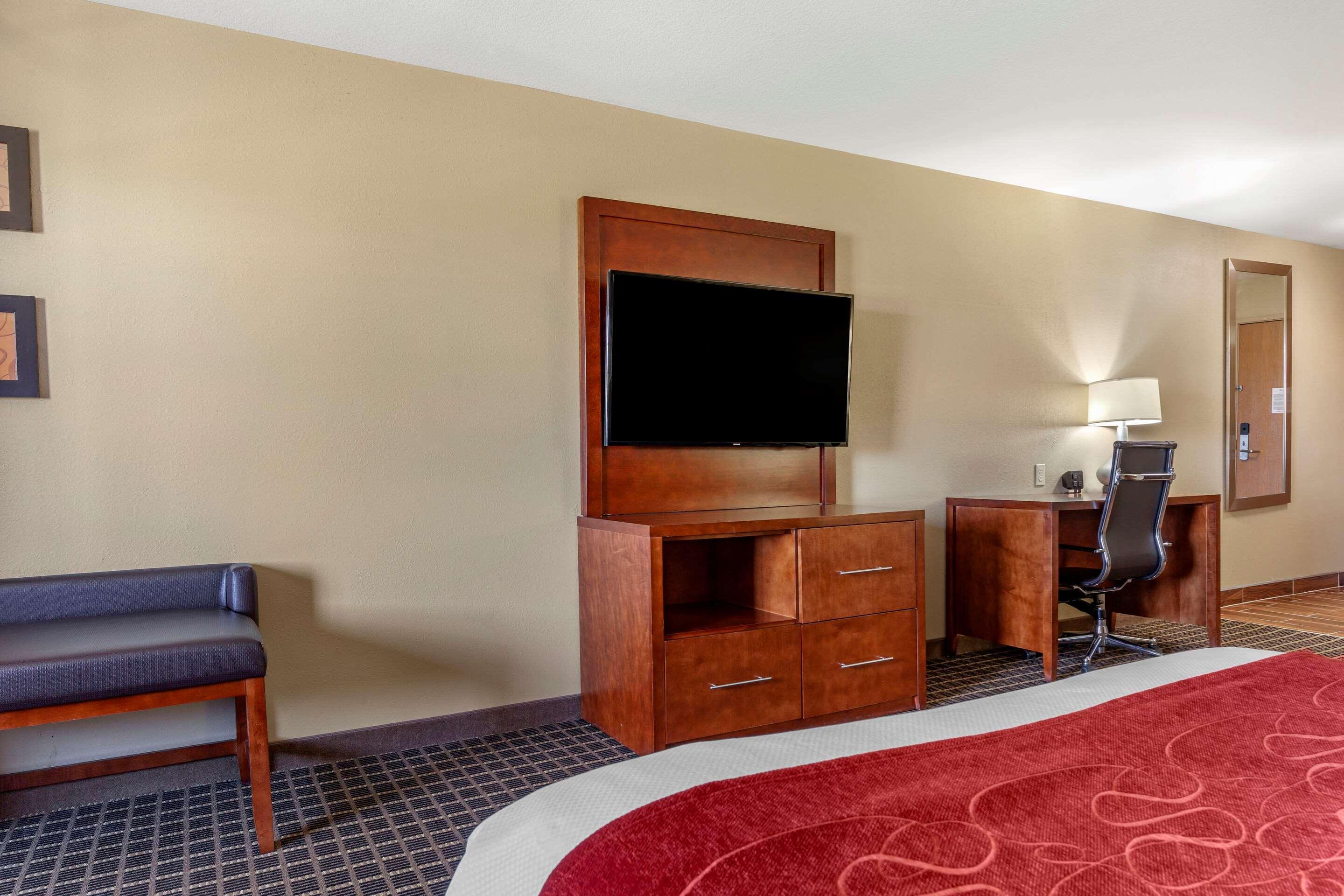 คอมฟอร์ต สวีท เดลาแวน - เลค เจนีวา แอเรีย Hotel ภายนอก รูปภาพ
